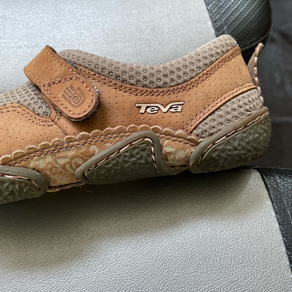 TEVA shoes with Velcro closure - Picture 7 of 13